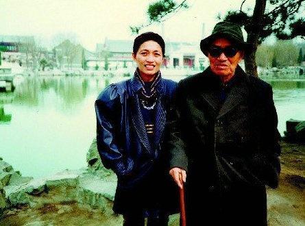 他姓張，浙江人，105歲；迄今為止，他是張姓最長壽開國將軍