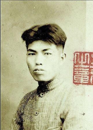 他姓張，浙江人，105歲；迄今為止，他是張姓最長壽開國將軍