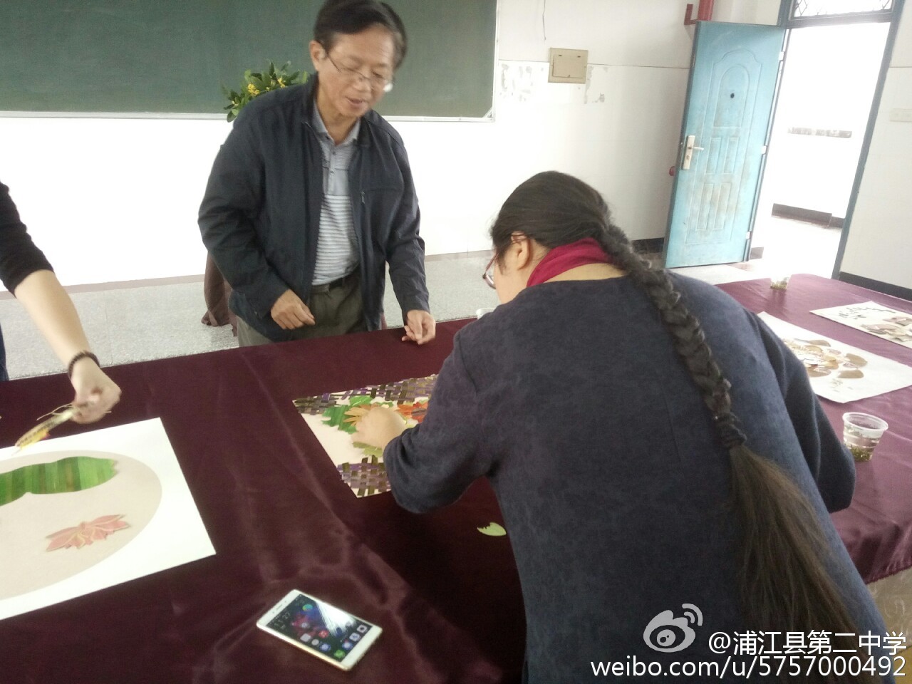 指導美術(shù)老師重新構(gòu)思畫面